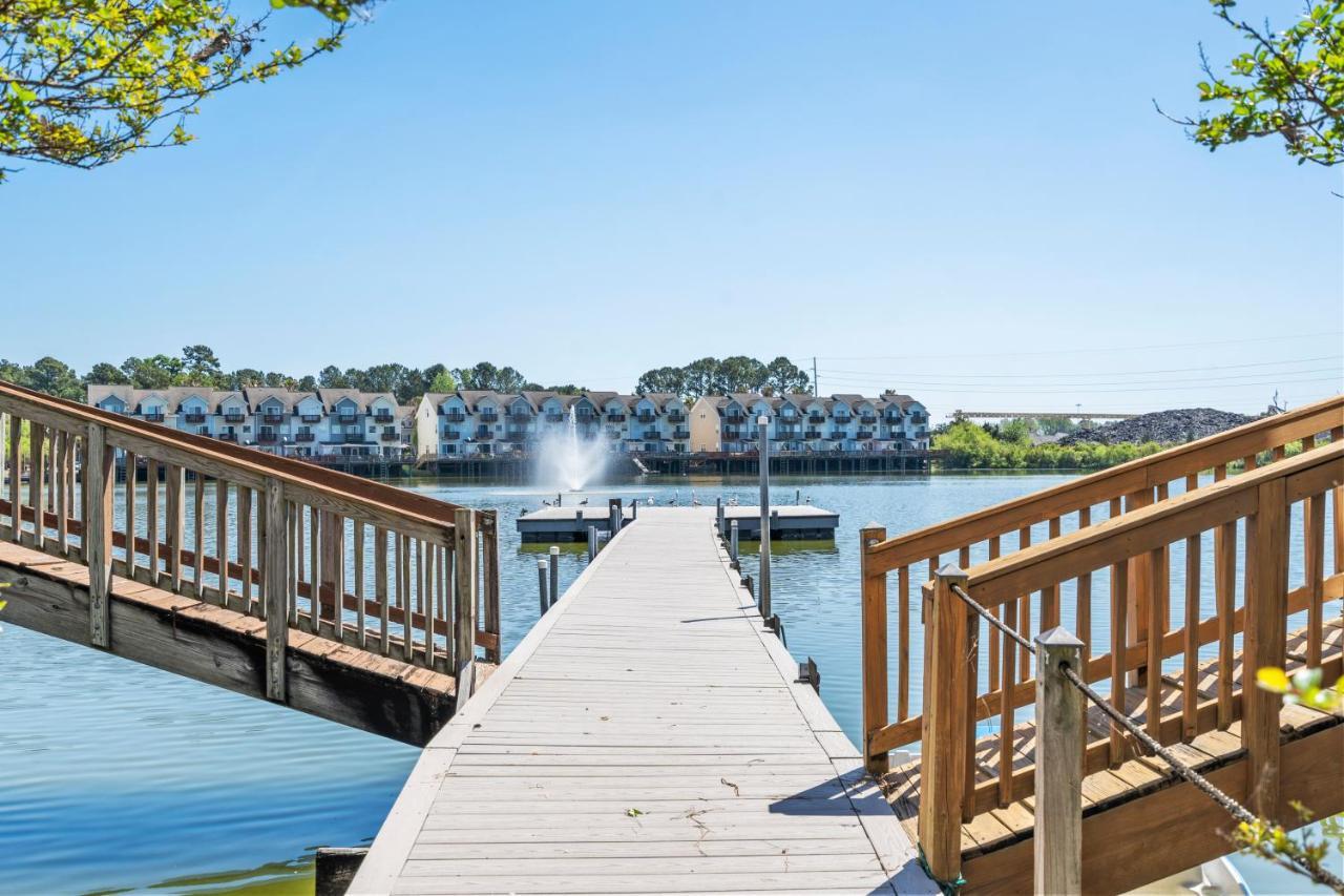 ☆Live On The Water! Lake Palmetto Palm W/ Patio - 10Min To Downtown & Beaches☆ Charleston Dış mekan fotoğraf