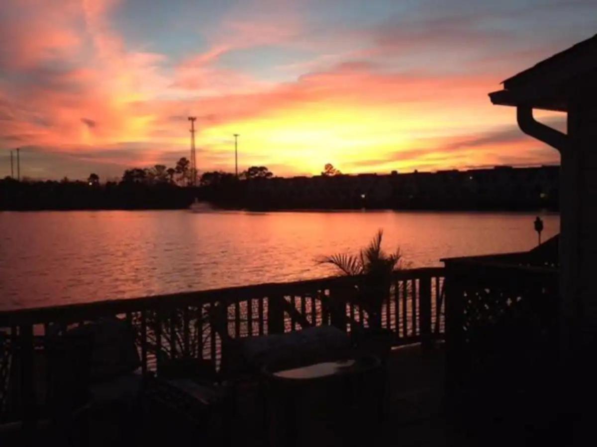 ☆Live On The Water! Lake Palmetto Palm W/ Patio - 10Min To Downtown & Beaches☆ Charleston Dış mekan fotoğraf