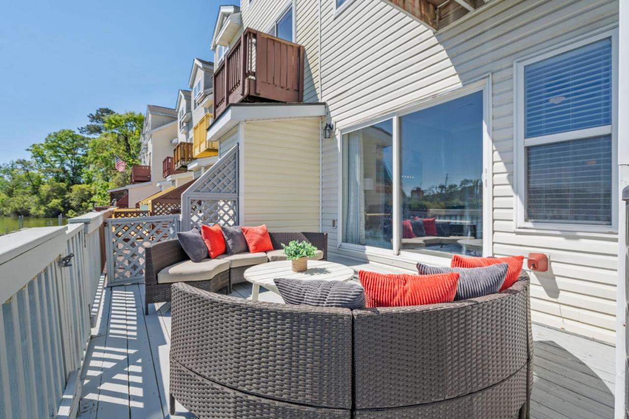 ☆Live On The Water! Lake Palmetto Palm W/ Patio - 10Min To Downtown & Beaches☆ Charleston Dış mekan fotoğraf